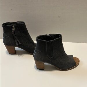 Toms Gray Majorca peep toe Booties with Classic Silhouette size 8